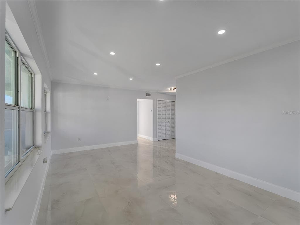 581 LINDLEY TERRACE photo 6
