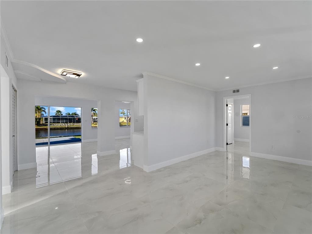 581 LINDLEY TERRACE photo 8