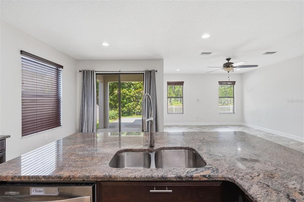 1120 MAZA PLACE photo 20