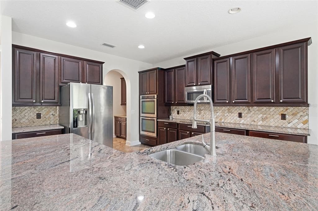 1120 MAZA PLACE photo 15