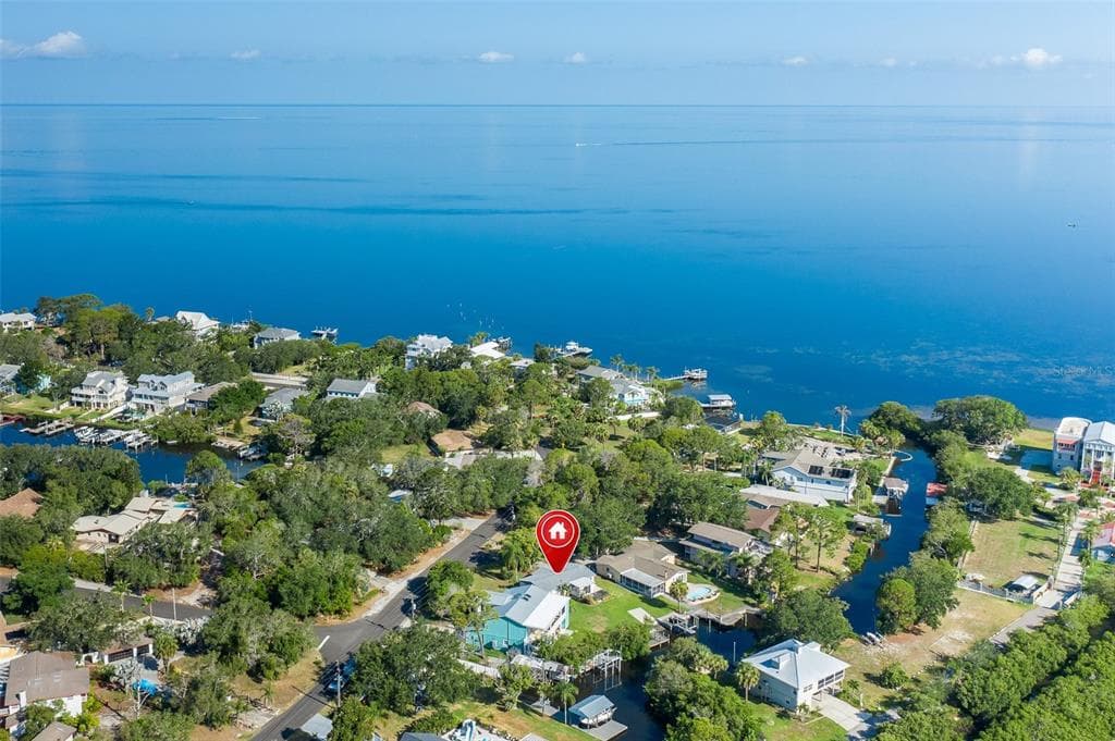 3318 PINEVIEW DRIVE 3