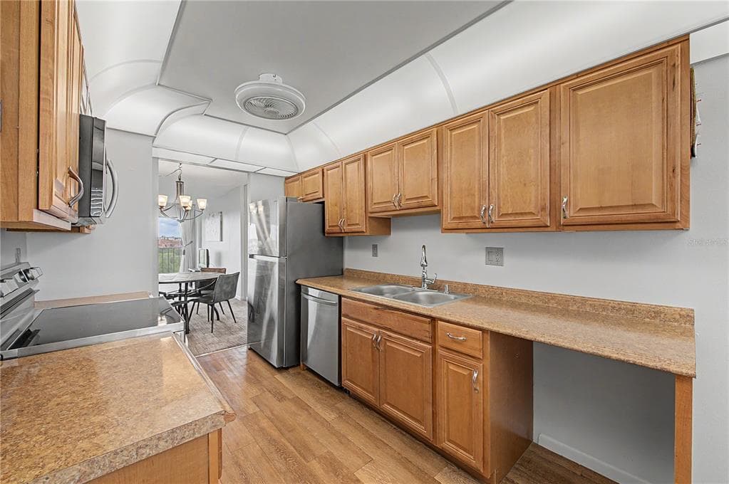 3300 COVE CAY DRIVE 7D photo 6