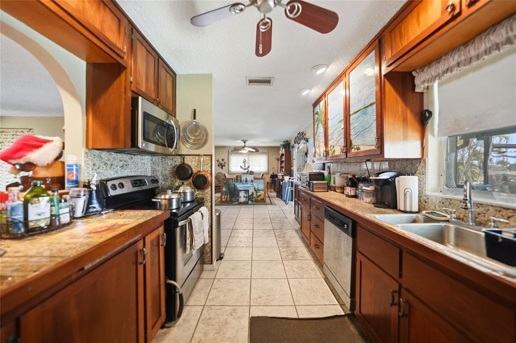 21078 EDGEWATER DRIVE photo 9