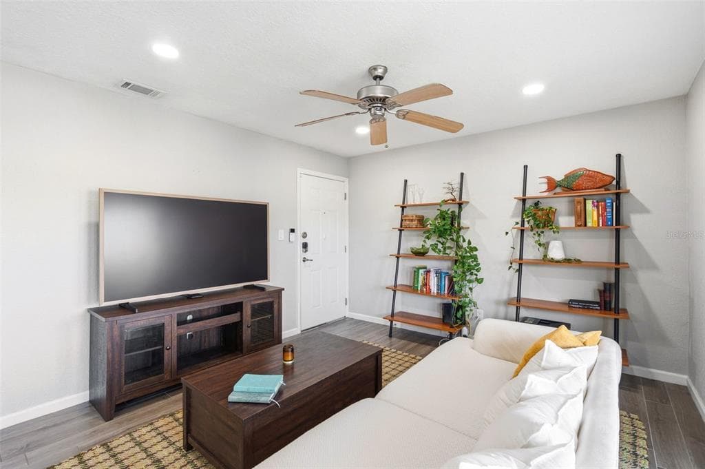 4725 COQUINA KEY DRIVE SE D photo 6