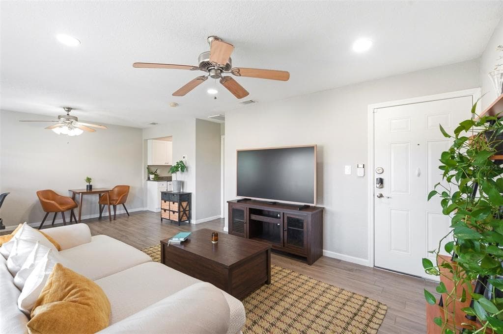 4725 COQUINA KEY DRIVE SE #D 5