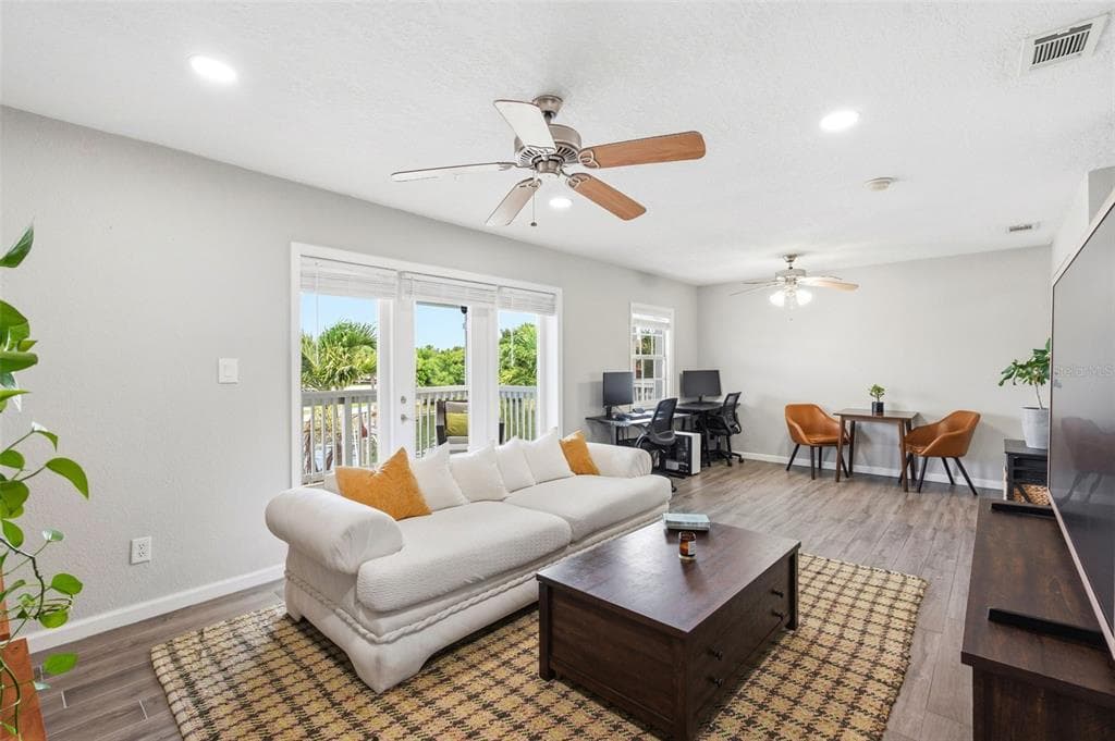 4725 COQUINA KEY DRIVE SE #D 4