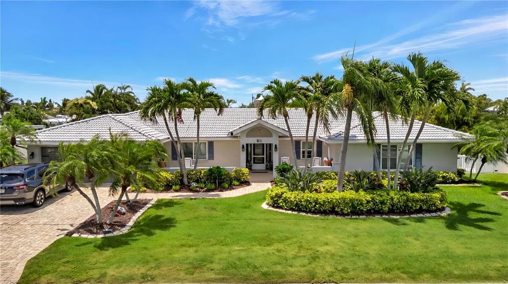 514 KEY ROYALE DRIVE 1