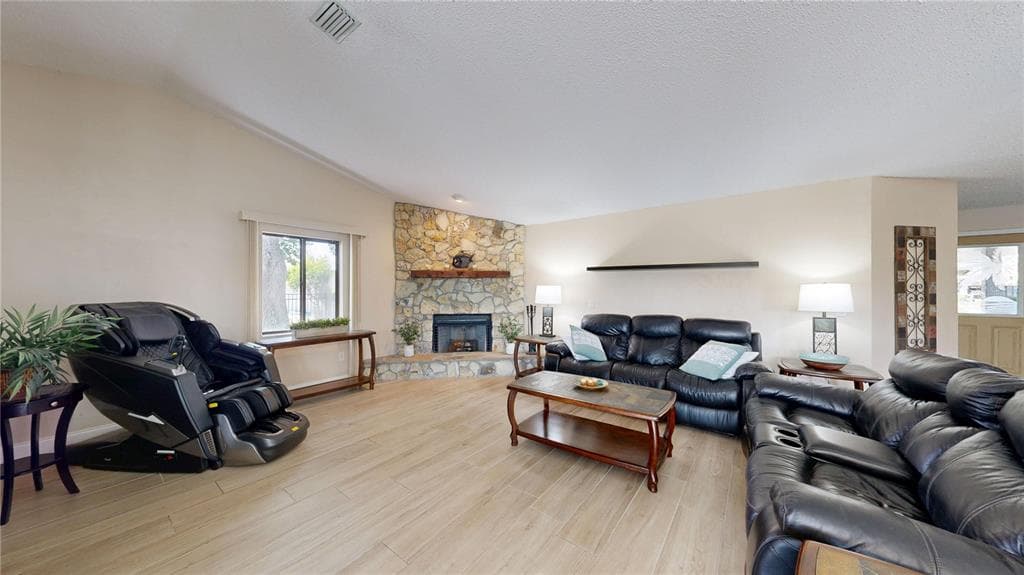 23 COMMANDER COURT 5