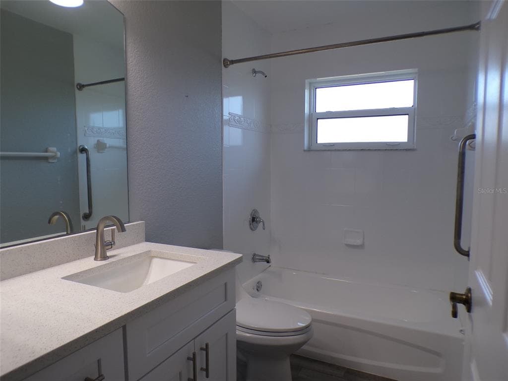 1077 ROTONDA CIRCLE photo 5