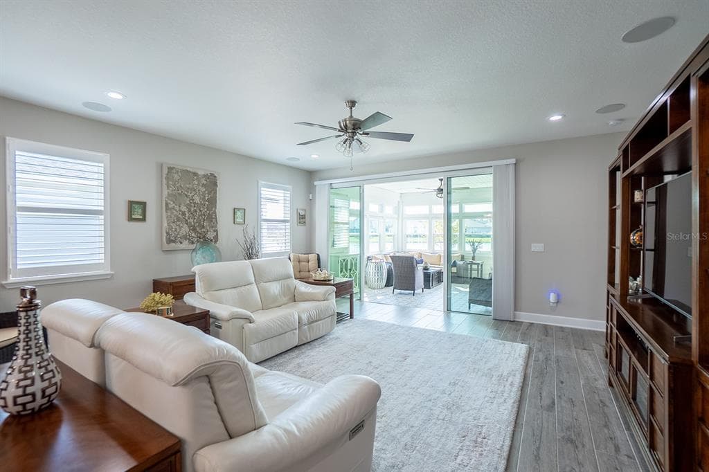 9 LOS LAGOS BOULEVARD photo 14
