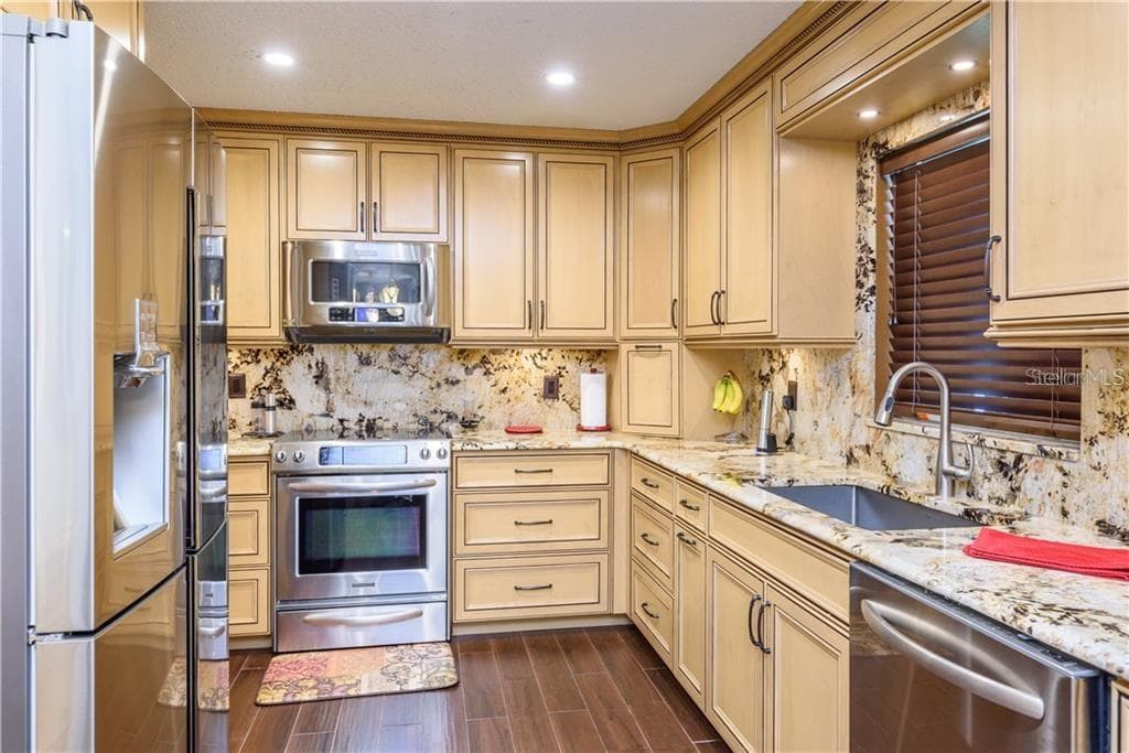 105 CEDAR HEIGHTS COURT photo 7