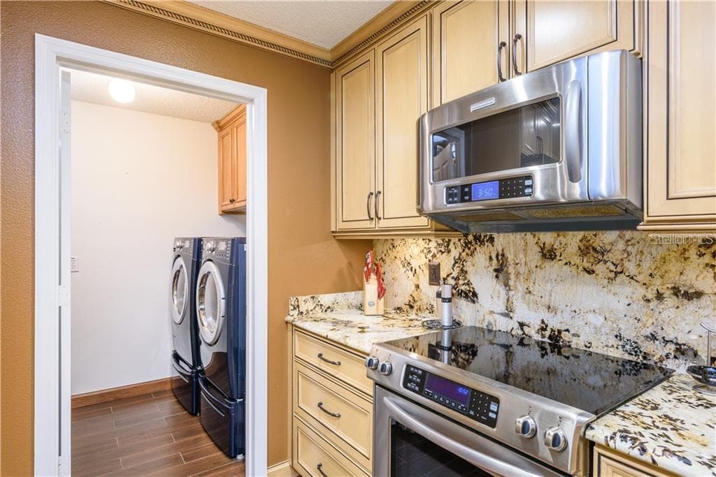 105 CEDAR HEIGHTS COURT photo 8