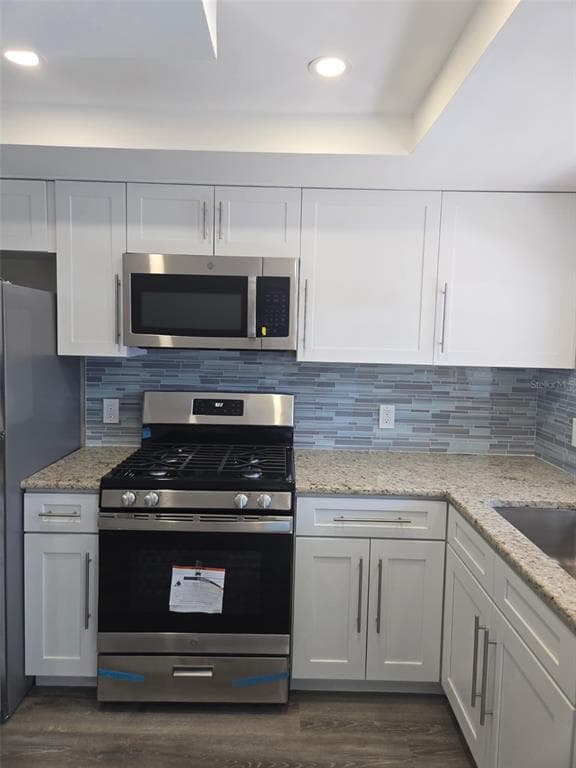 1868 SHORE DRIVE S 102 photo 24