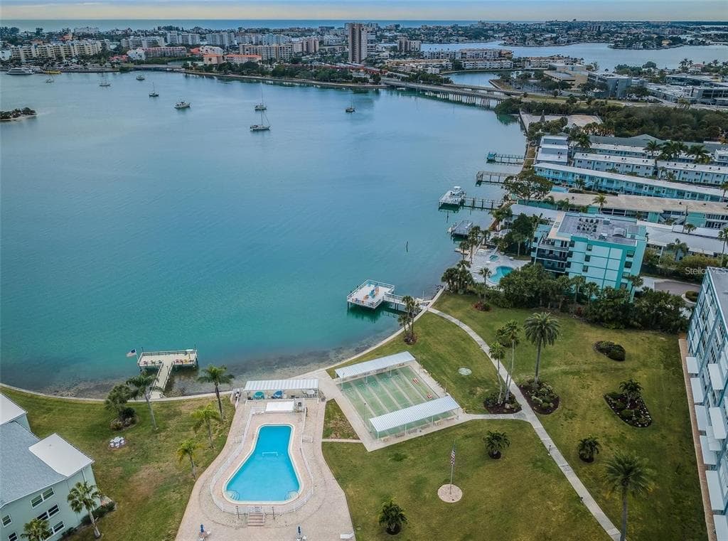 1868 SHORE DRIVE S #102 4