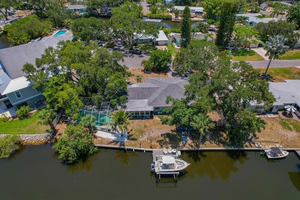 404 LAUREL LANE 2