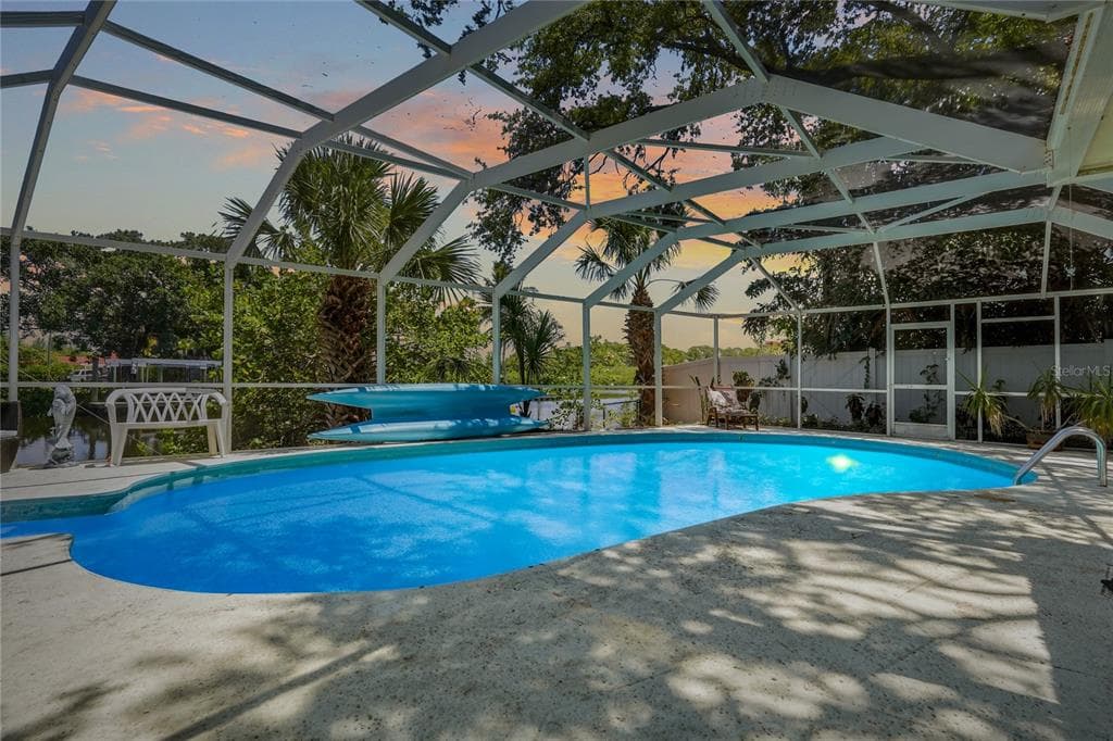 404 LAUREL LANE 4