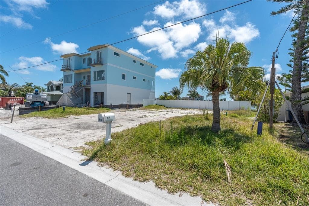 575 CRYSTAL DRIVE photo 15