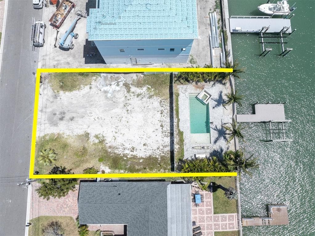 575 CRYSTAL DRIVE photo 11