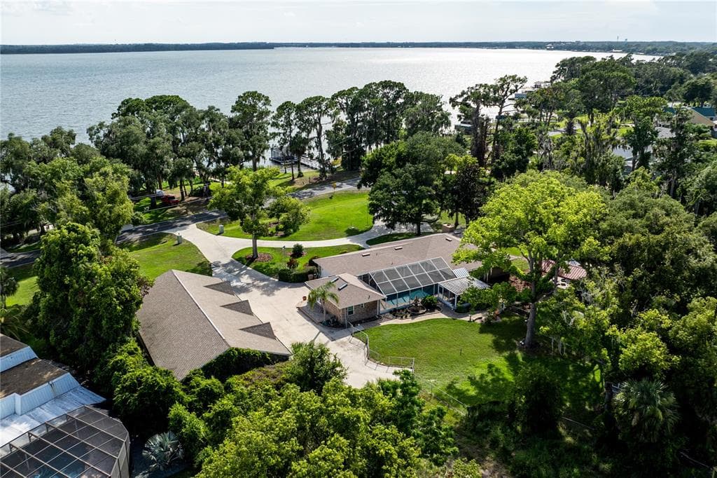 32834 LAKESHORE DRIVE photo 9