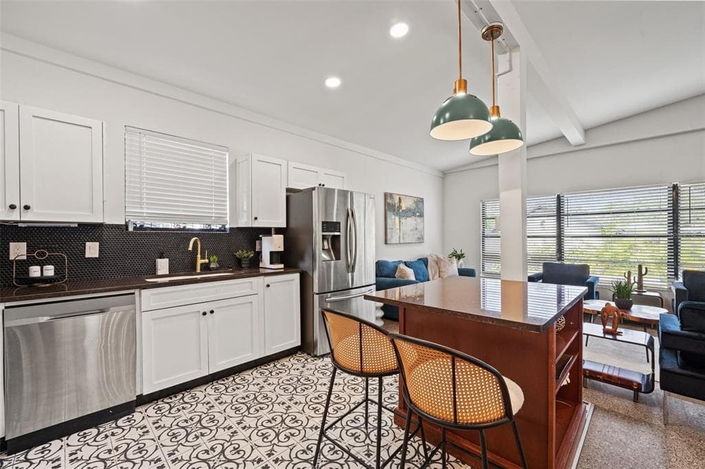 308 E HOLLYWOOD STREET photo 16