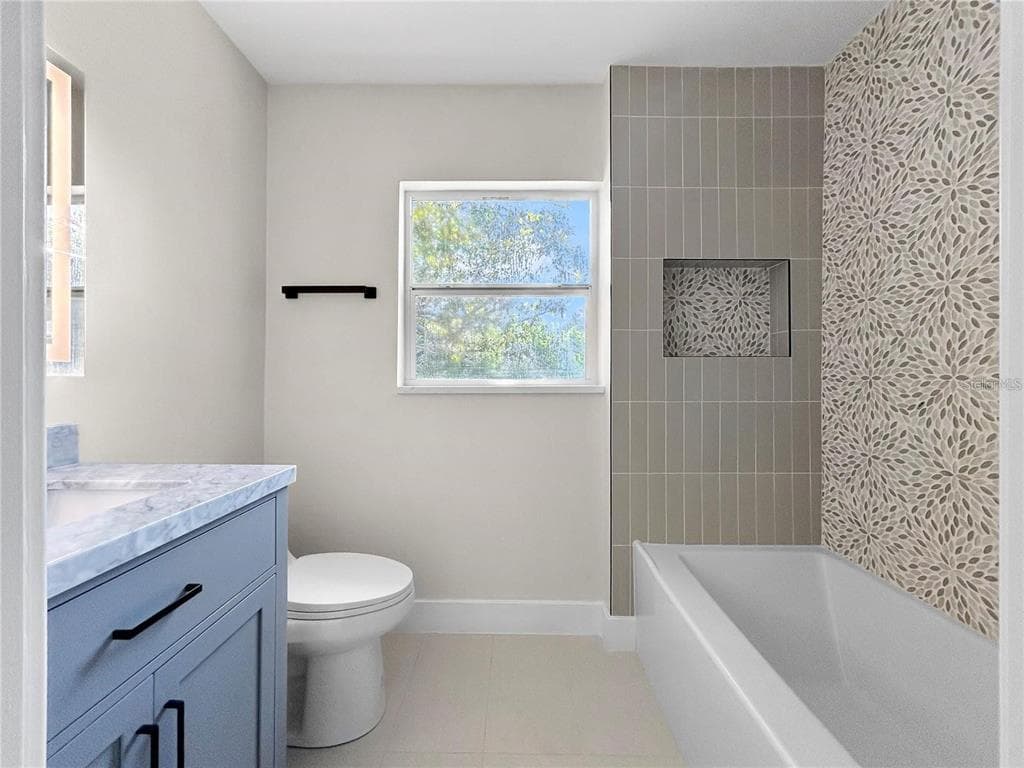 413 COUNTRY CLUB DRIVE photo 18