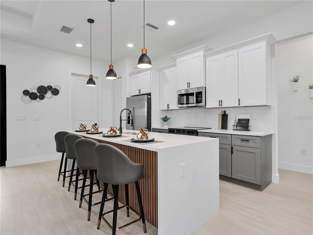 1015 NW 23RD AVENUE photo 8