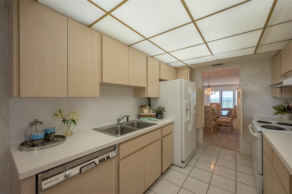 19 WHISPERING SANDS DRIVE 604 photo 13