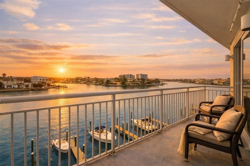 10091 GULF BOULEVARD 202E photo 23