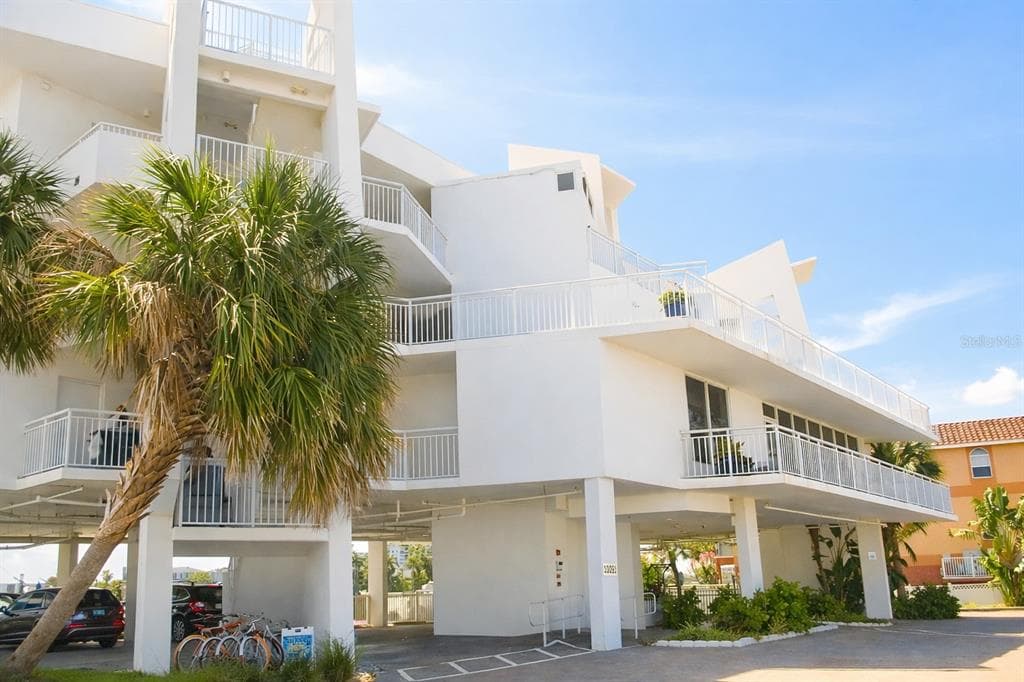 10091 GULF BOULEVARD #203E 2