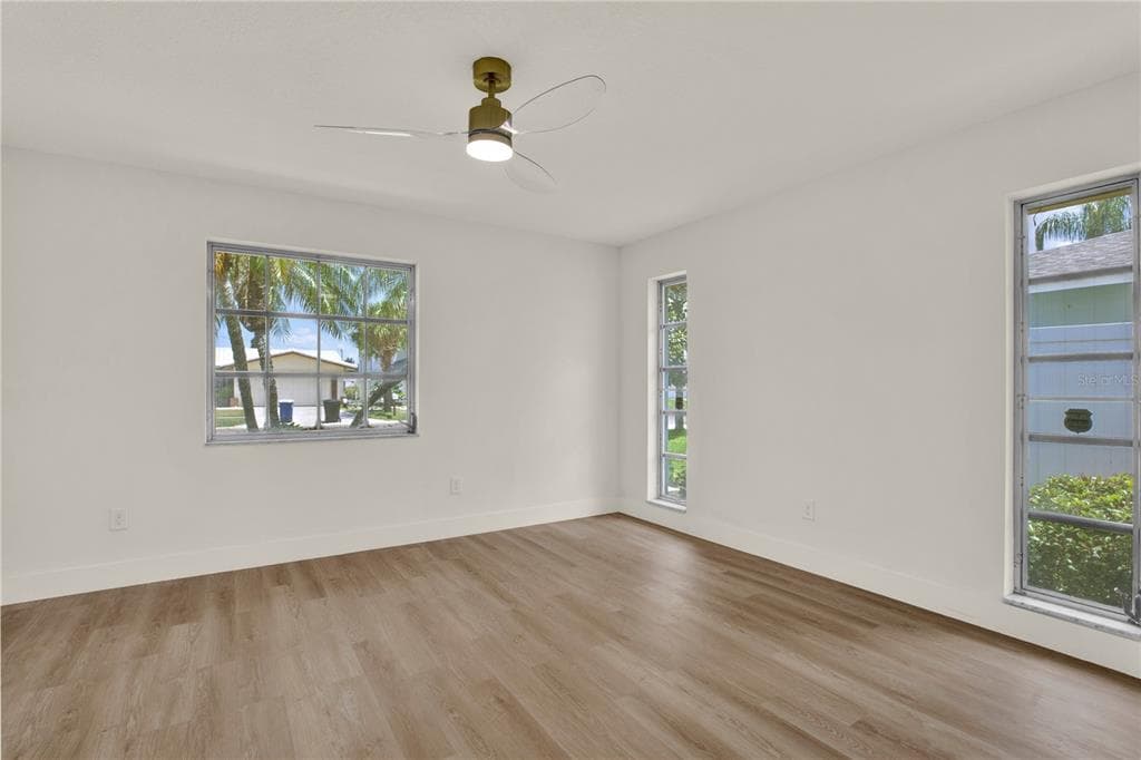 411 PALM ISLAND NE photo 9