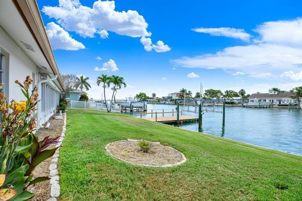 411 PALM ISLAND NE photo 18
