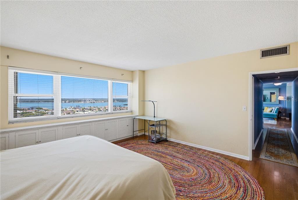 31 ISLAND WAY 1404 photo 16