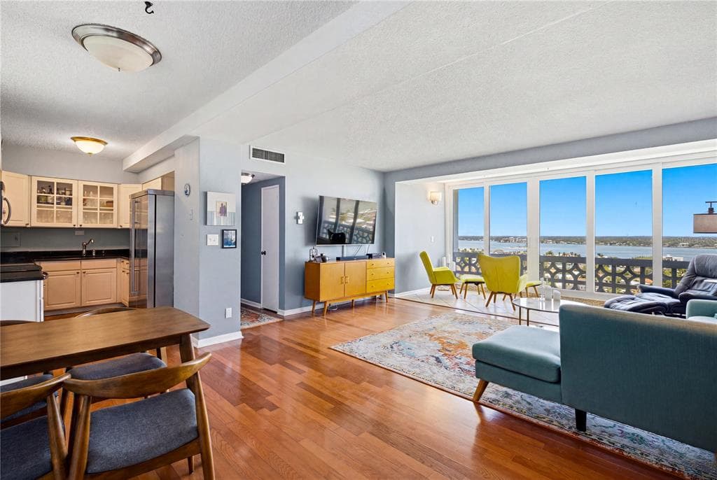 31 ISLAND WAY 1404 photo 12