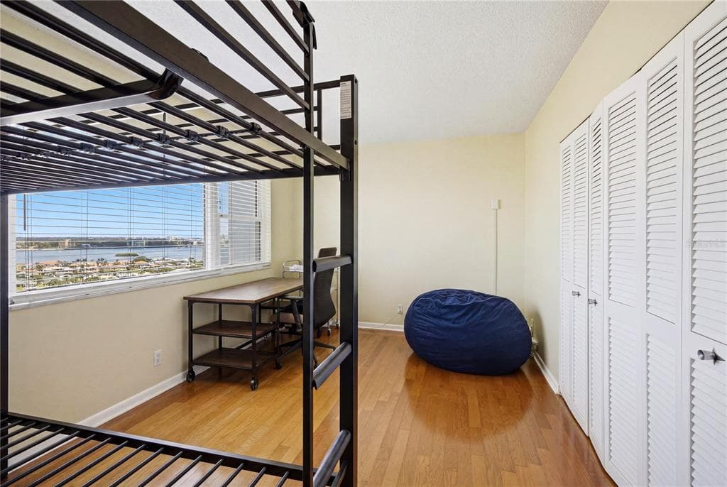 31 ISLAND WAY 1404 photo 22