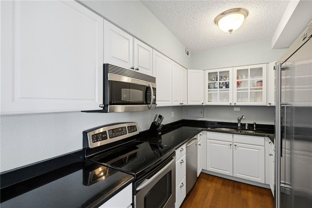 31 ISLAND WAY 1404 photo 15