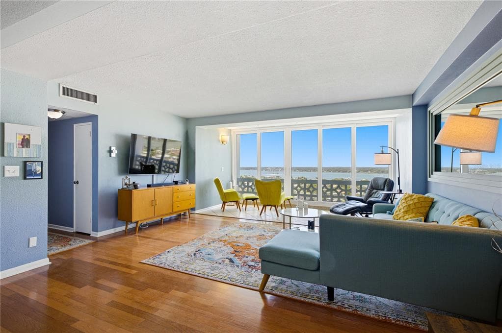 31 ISLAND WAY 1404 photo 11