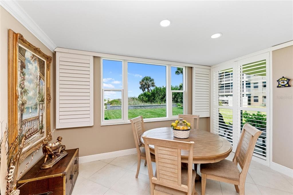 1100 TARPON CENTER DRIVE 104 photo 13
