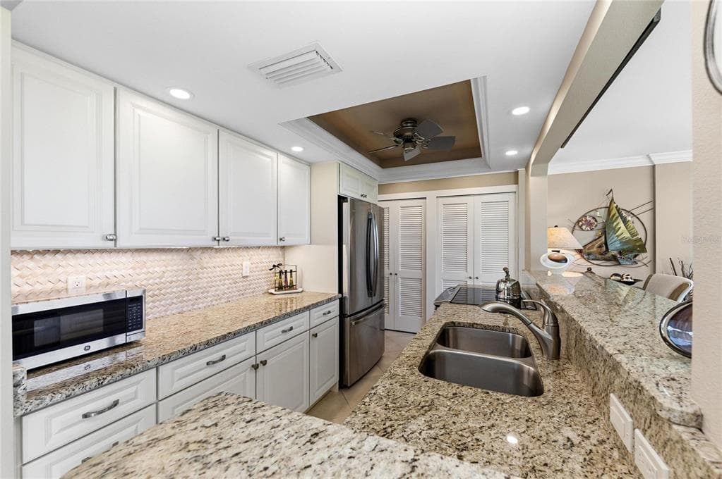 1100 TARPON CENTER DRIVE 104 photo 25