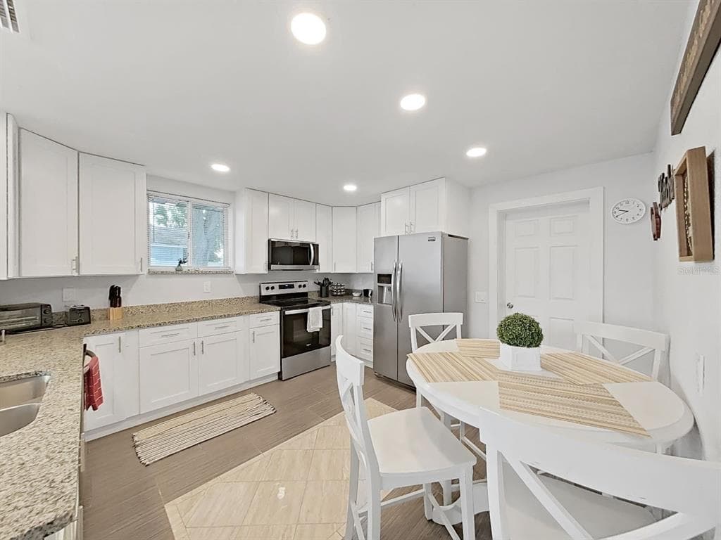 5419 COTEE RIVER DRIVE photo 17
