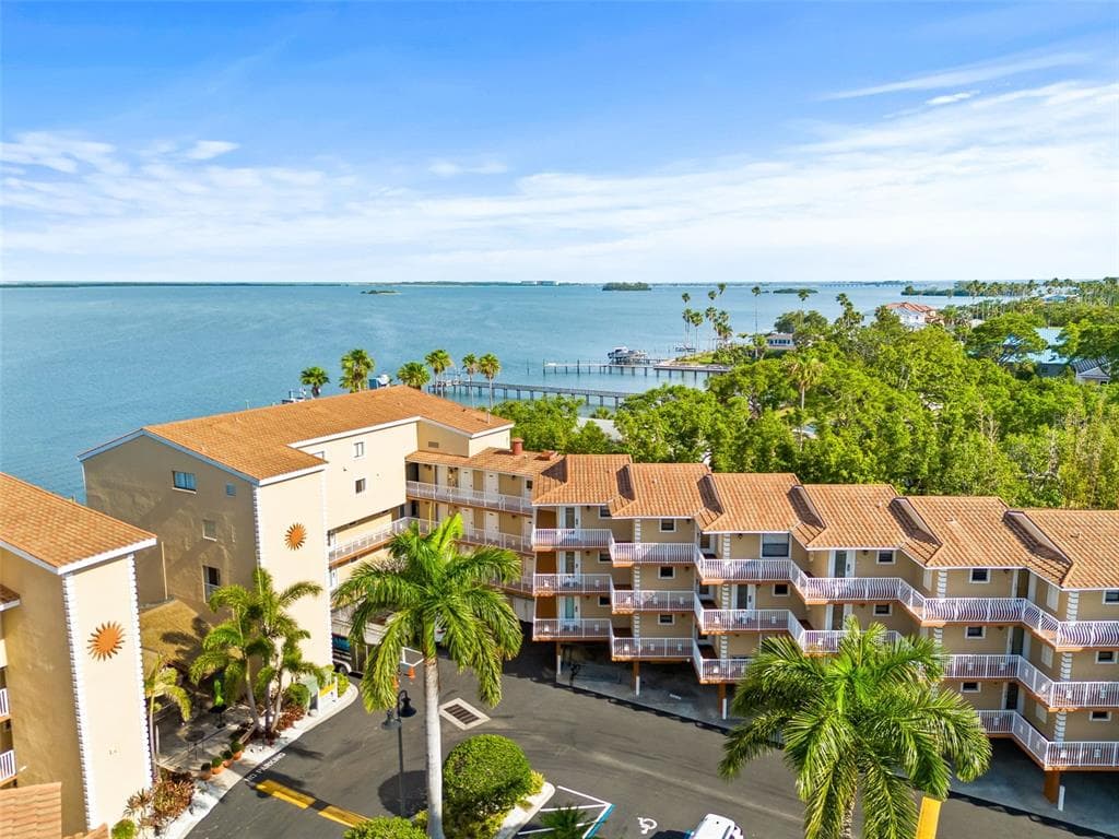 1420 BAYSHORE BOULEVARD #206 2