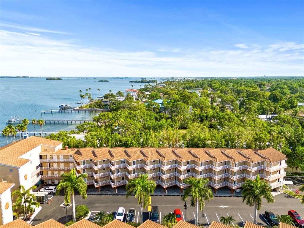 1420 BAYSHORE BOULEVARD #206 4