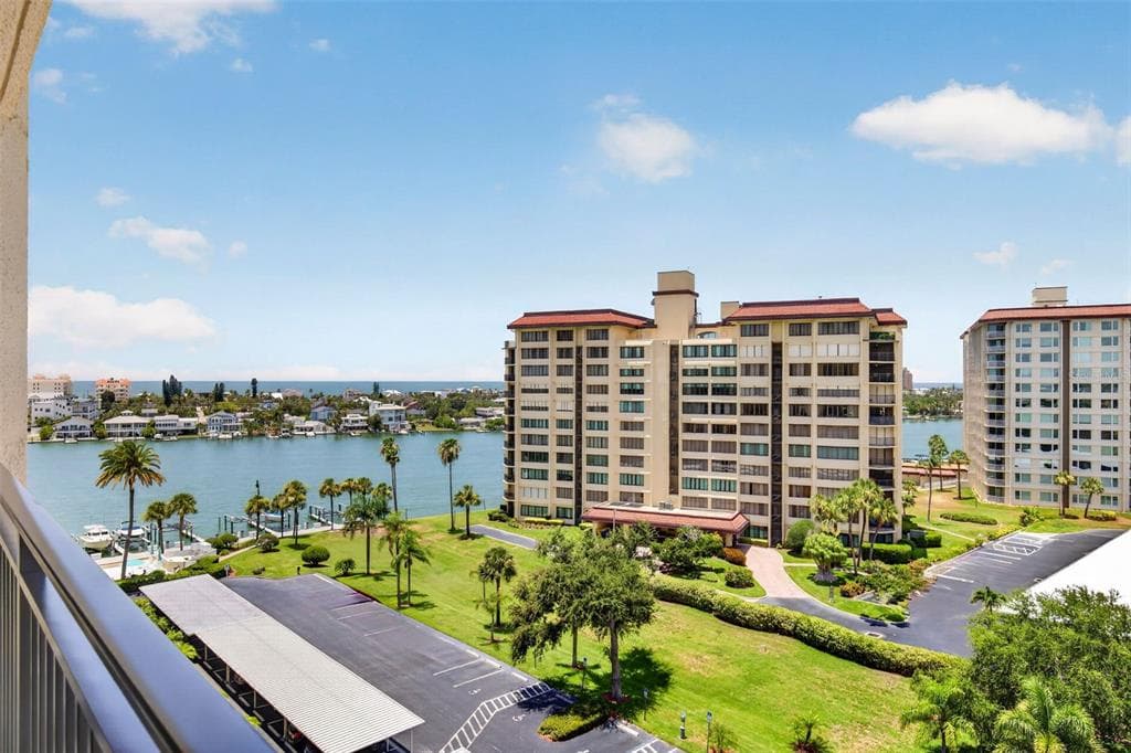 690 ISLAND WAY #909 2