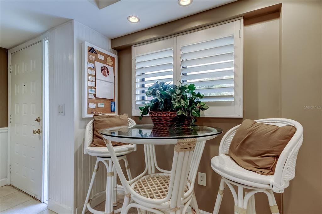 9450 HARBOR GREENS WAY 301 photo 6