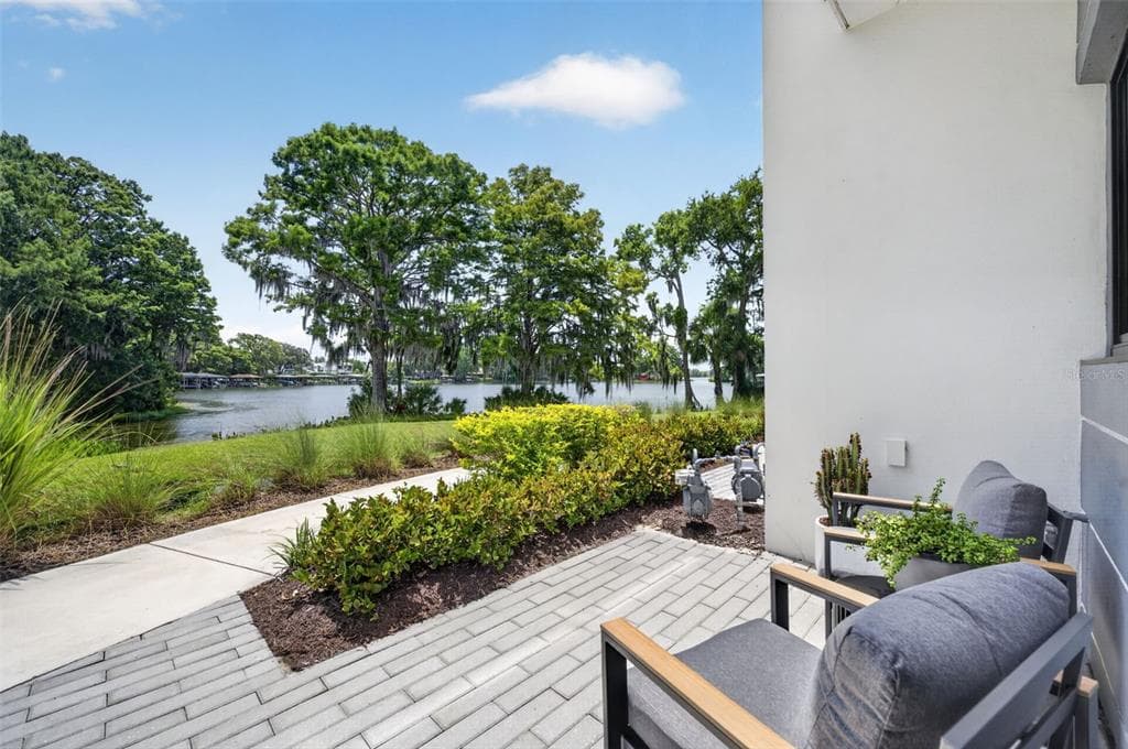 1778 MONDRIAN CIRCLE 1