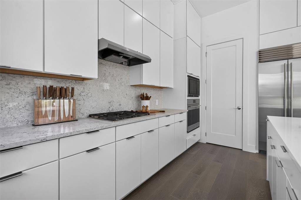 1778 MONDRIAN CIRCLE photo 17