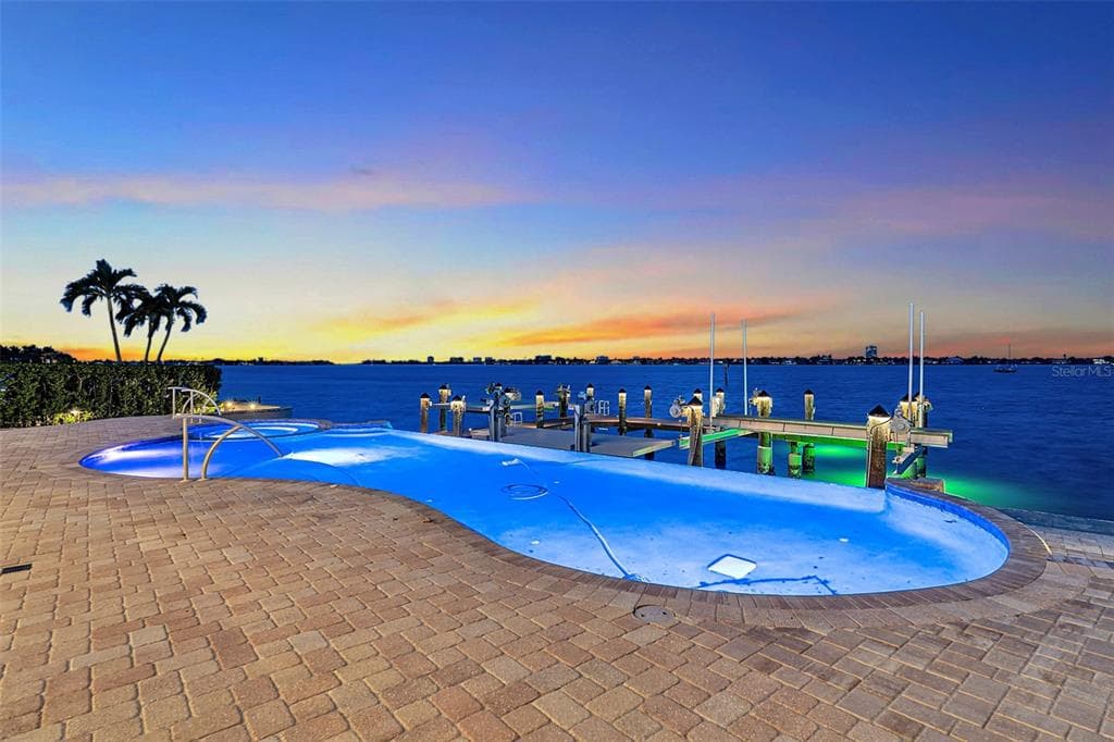 1372 HARBOR DRIVE 5