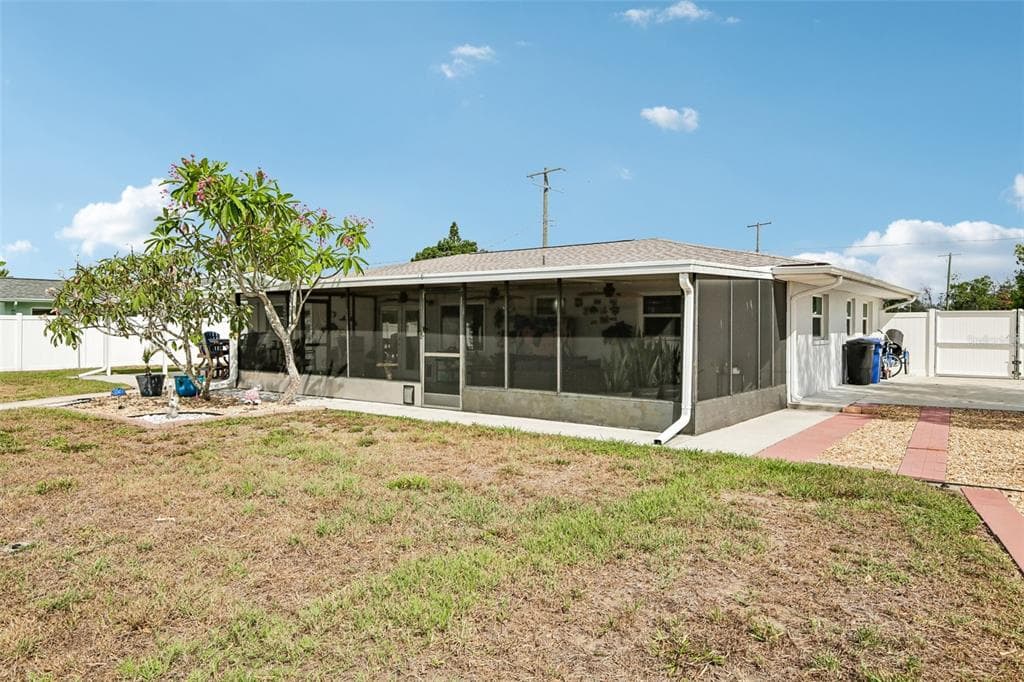 806 BLUE HERON BOULEVARD photo 21