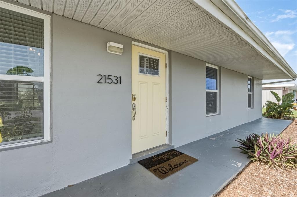 21531 GLADIS AVENUE photo 4