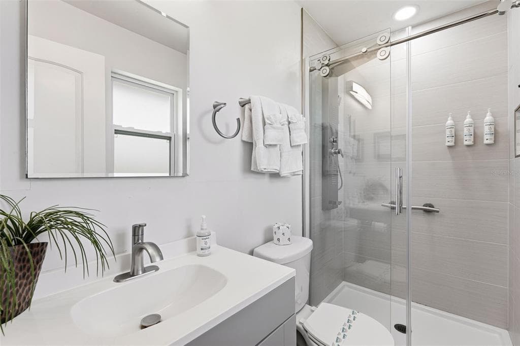 21531 GLADIS AVENUE photo 25