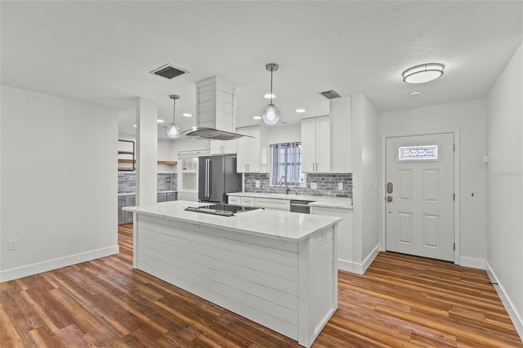 611 LEONA AVENUE photo 4